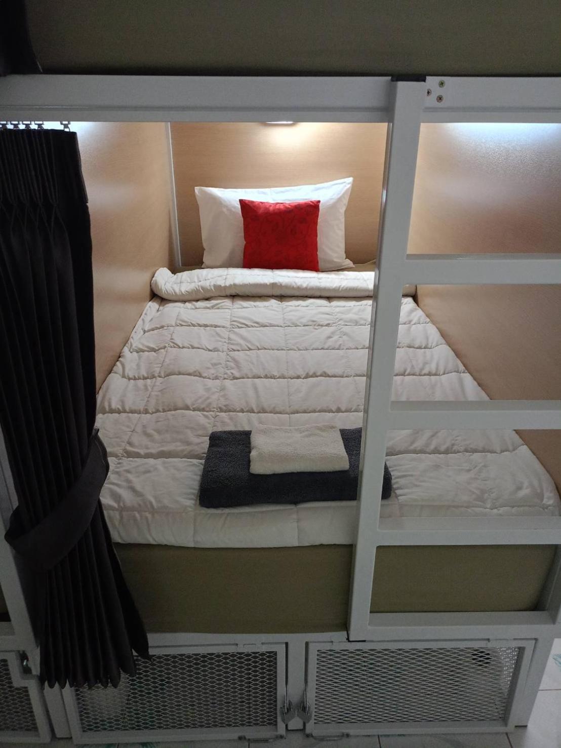 High5 Guesthouse Pattaya Zewnętrze zdjęcie
